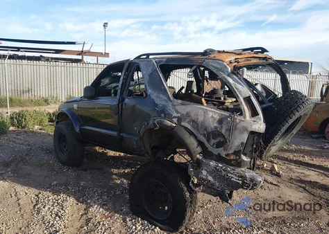 2000 Chevrolet Blazer Ls z USA, uszkodzony, nr VIN 1GNCT18W9YK187037